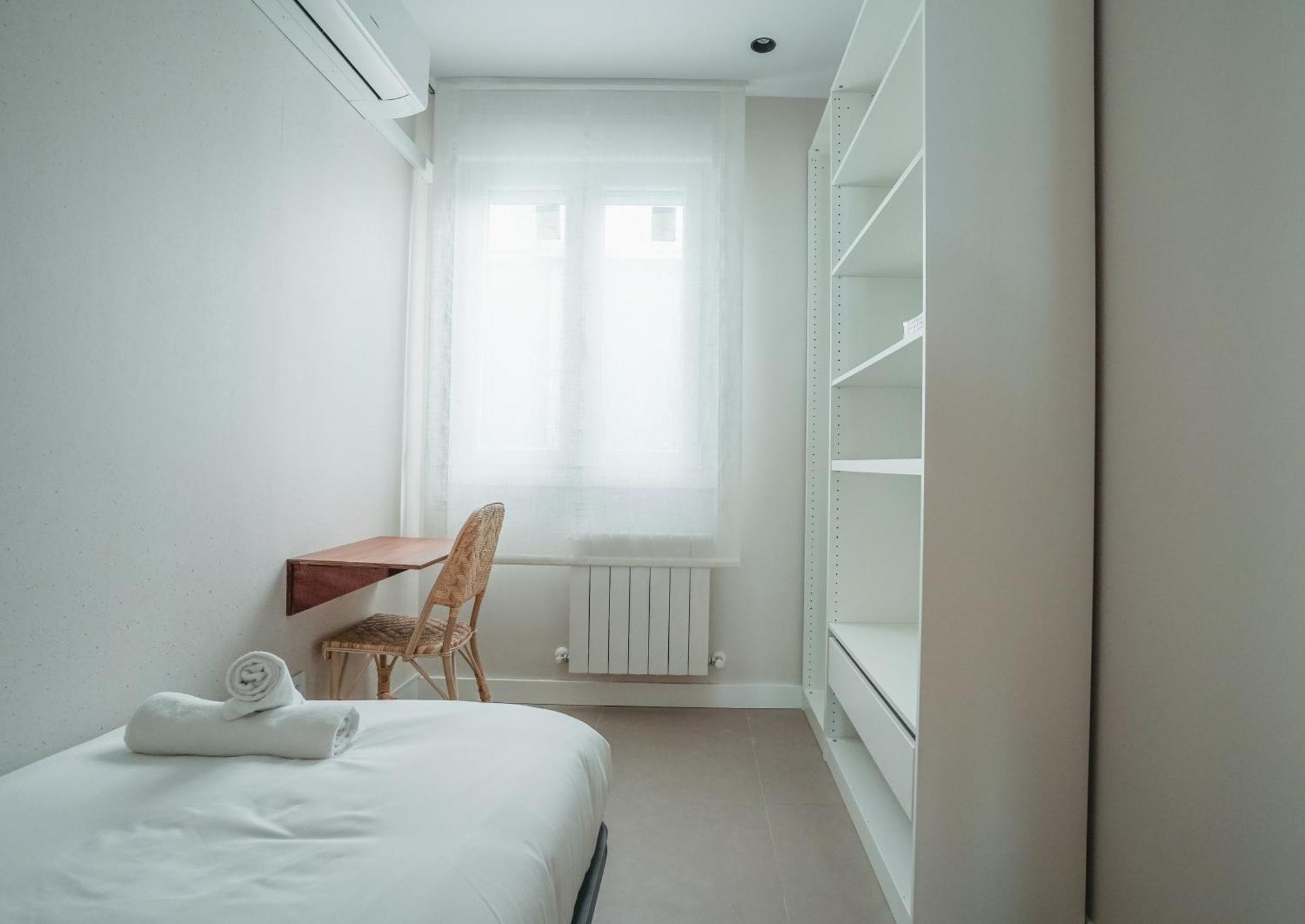 Modern Apartment-2bedrooms 1bath-cuatro Caminos * Madri